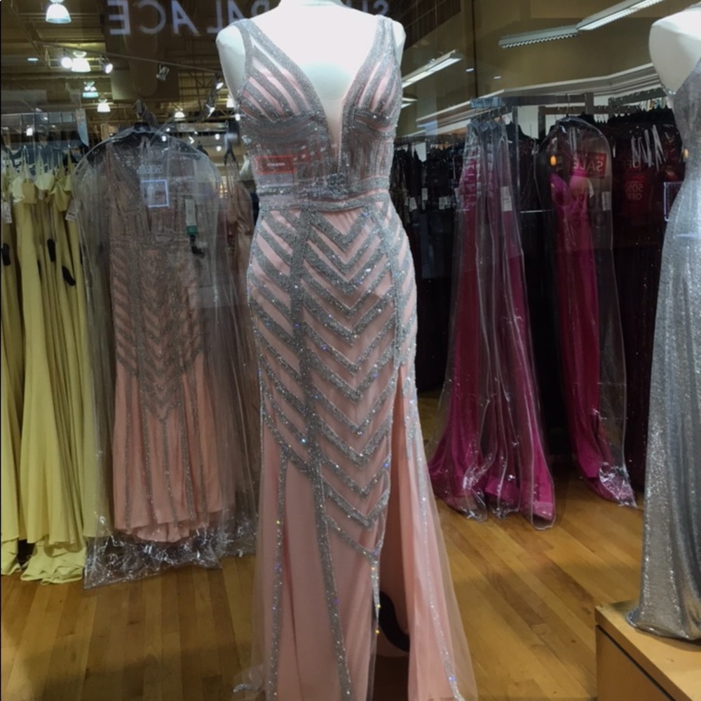 BEAUTIFUL PROM DRESS